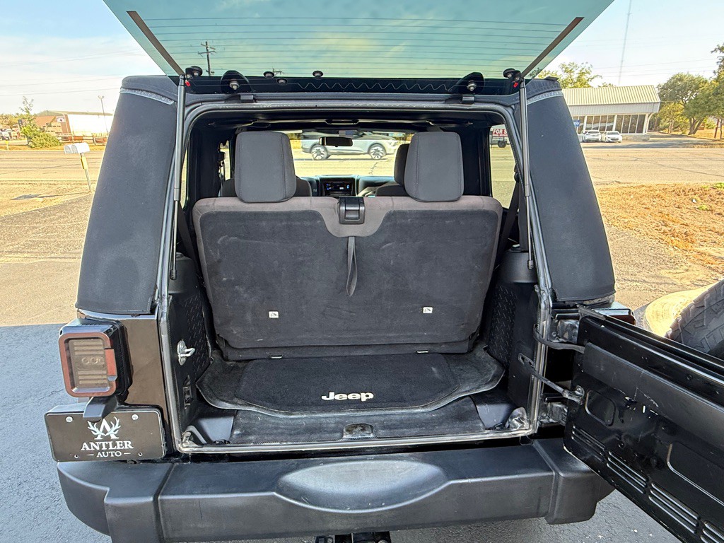 2012 Jeep Wrangler Image 9