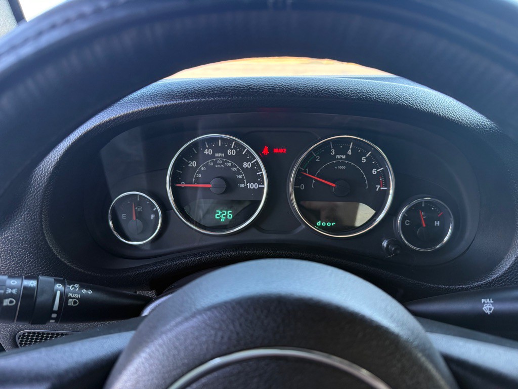 2012 Jeep Wrangler Image 12