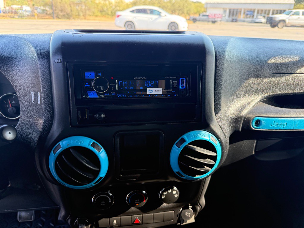 2012 Jeep Wrangler Image 13