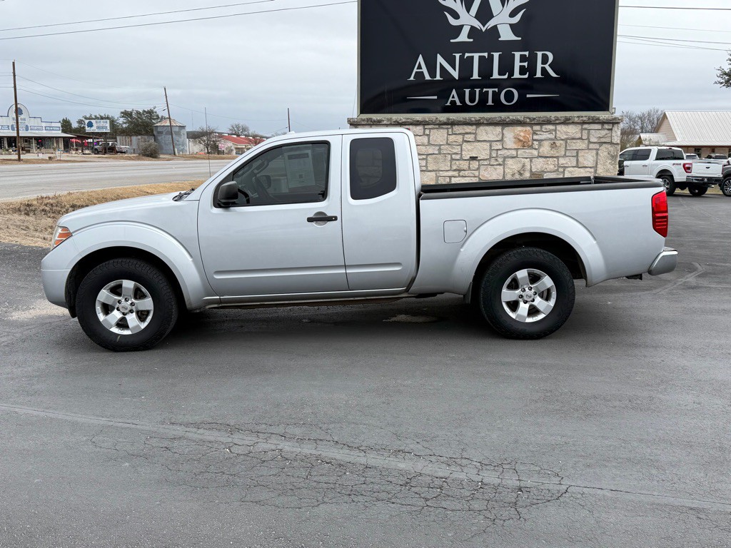 2013 Nissan Frontier Image 2