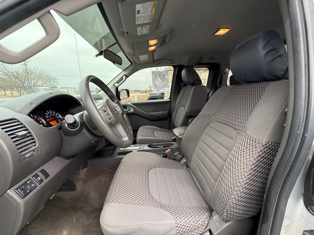 2013 Nissan Frontier Image 10