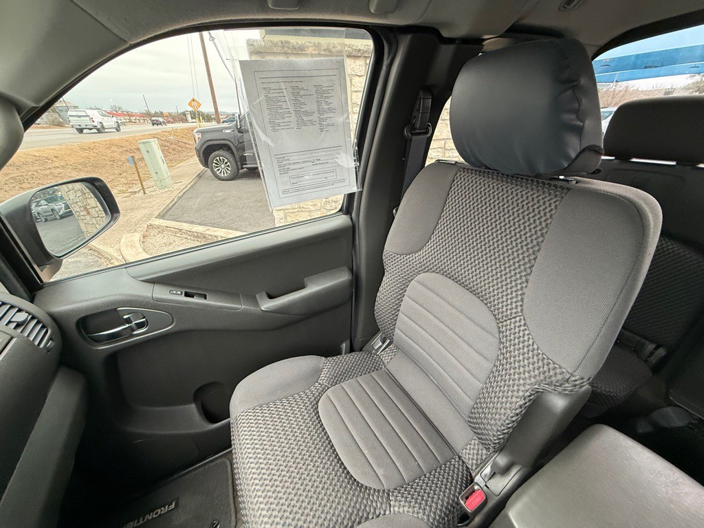 2013 Nissan Frontier Image 13