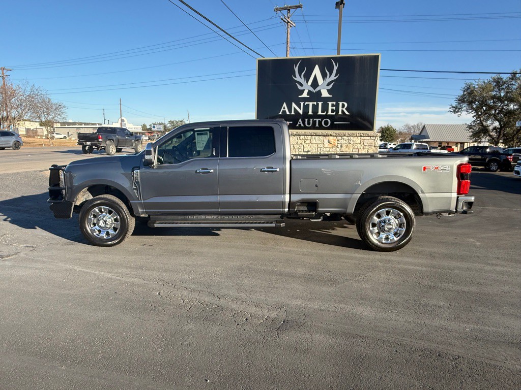 2023 Ford F-350 Image 2