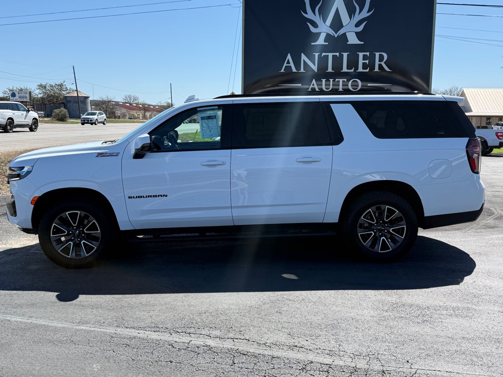 2023 Chevrolet Suburban Image 2