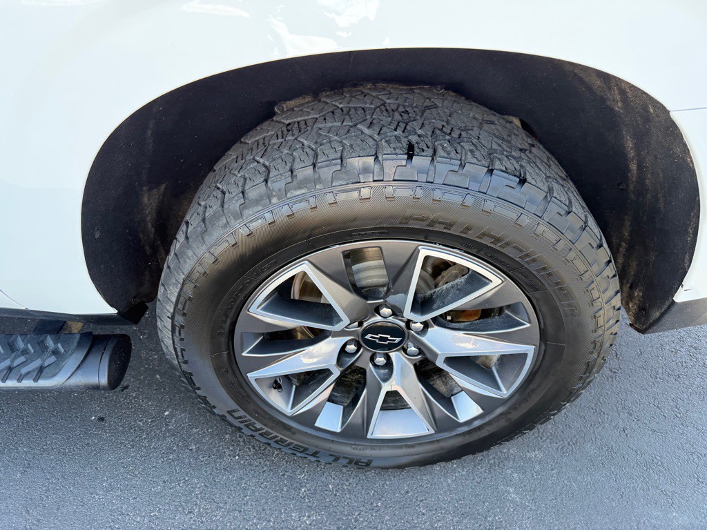 2023 Chevrolet Suburban Image 8