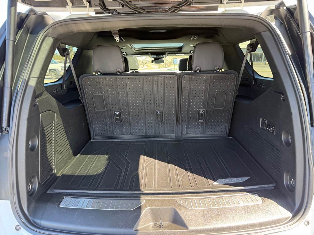 2023 Chevrolet Suburban Image 9