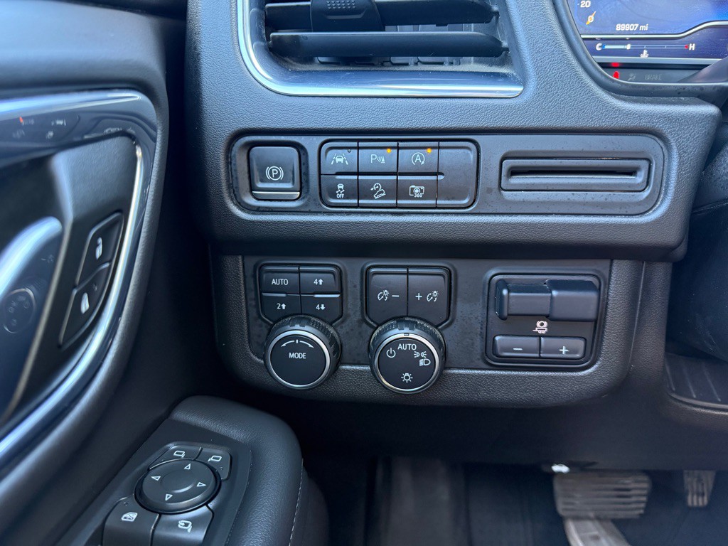 2023 Chevrolet Suburban Image 12