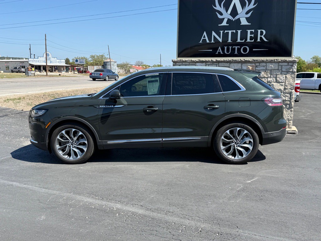 2022 Lincoln Nautilus Image 2