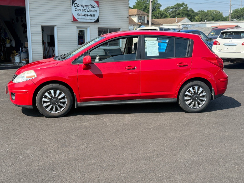 2010 Nissan Versa Image 2