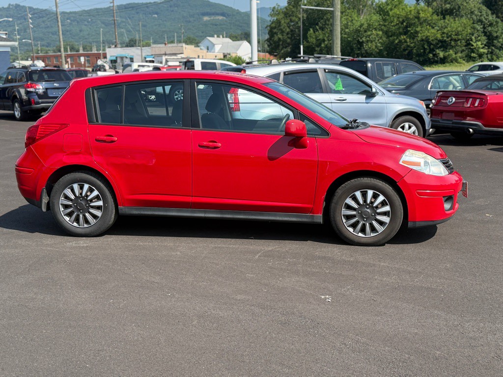2010 Nissan Versa Image 4