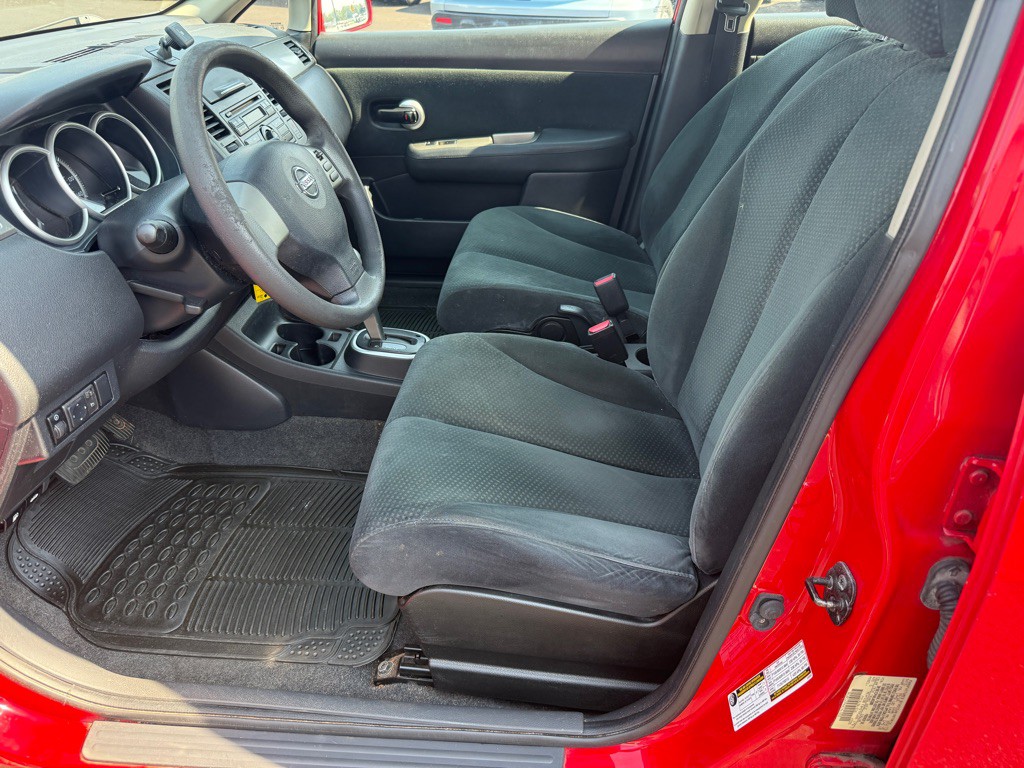 2010 Nissan Versa Image 8
