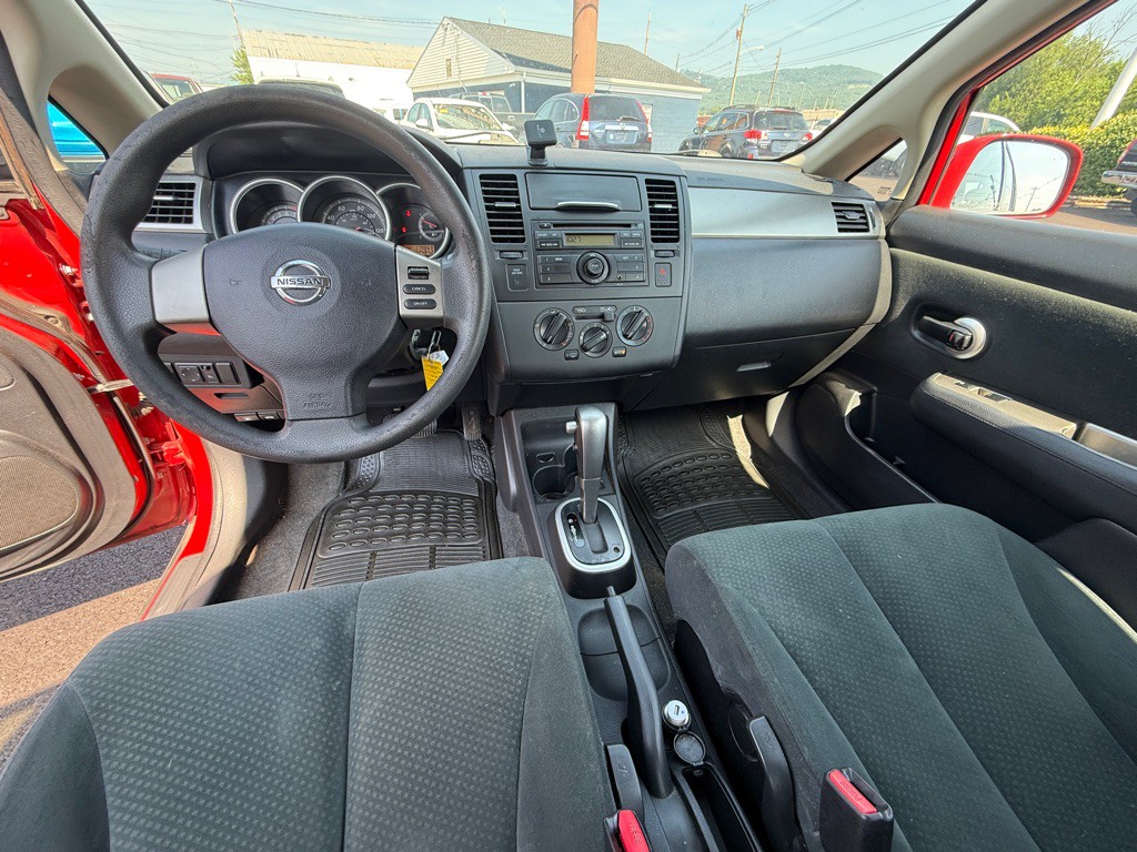 2010 Nissan Versa Image 10