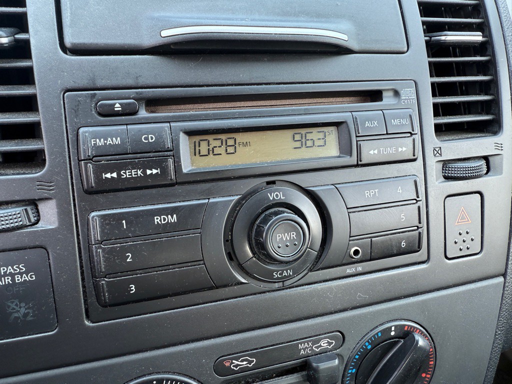 2010 Nissan Versa Image 13