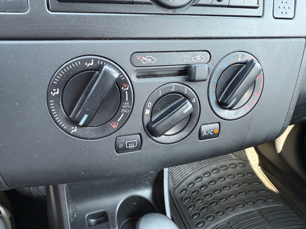 2010 Nissan Versa Image 14