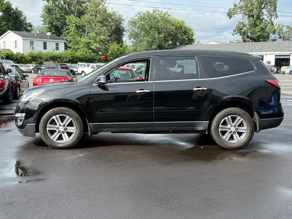 2017 Chevrolet Traverse Image 2