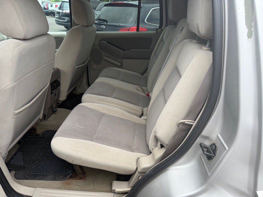 2007 Ford Explorer Image 9