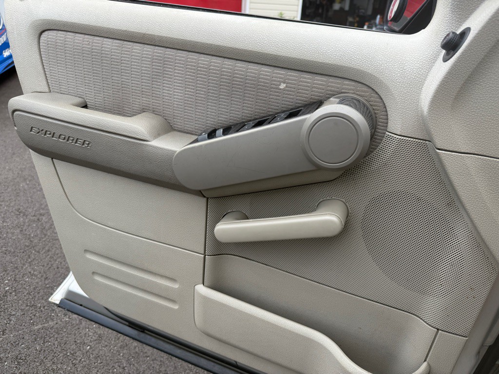 2007 Ford Explorer Image 18