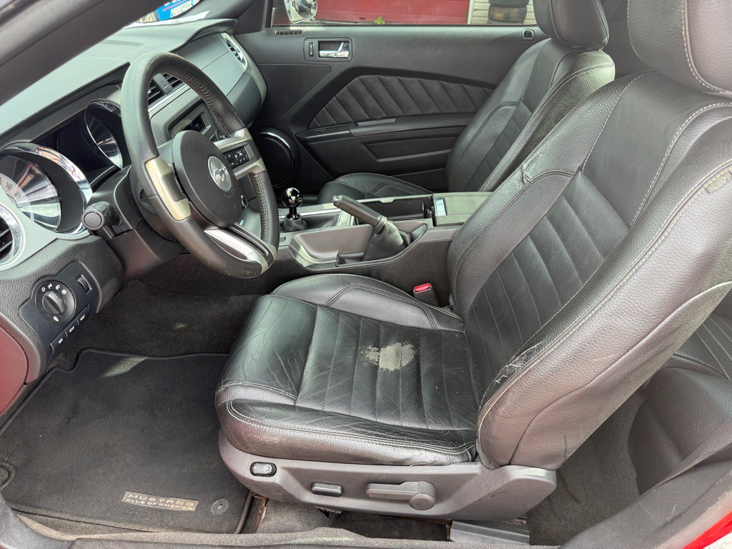 2012 Ford Mustang Image 10