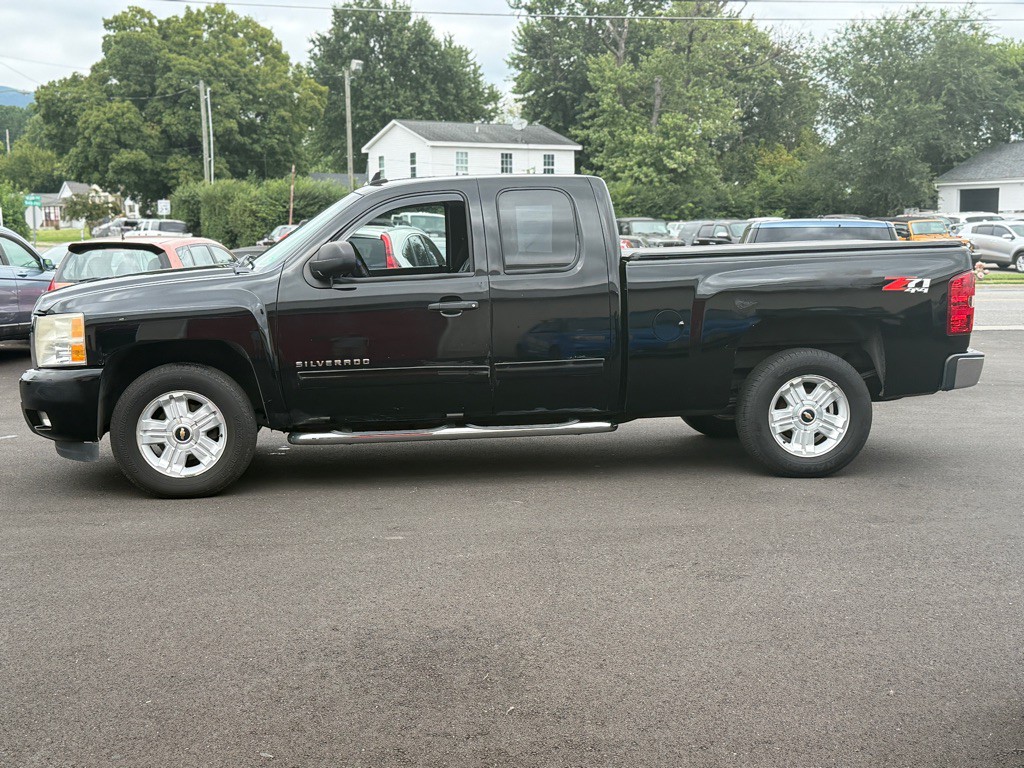 2010 Chevrolet Silverado 1500 Image 2