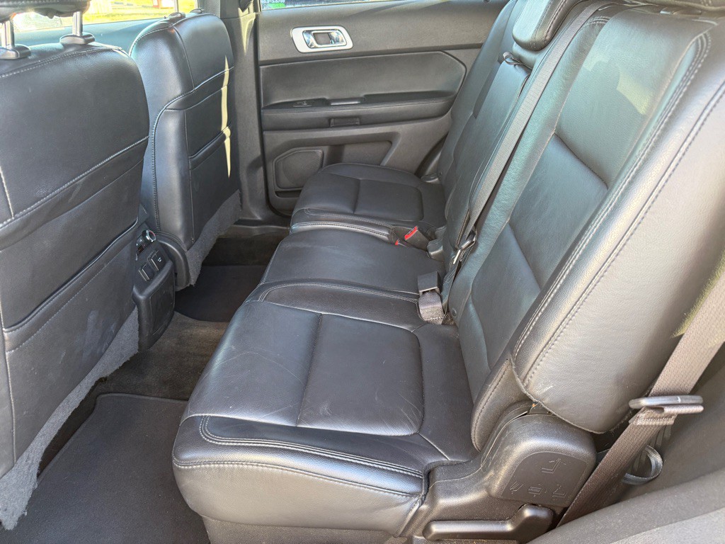 2015 Ford Explorer Image 9