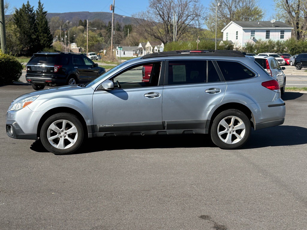 2013 Subaru Outback Image 2