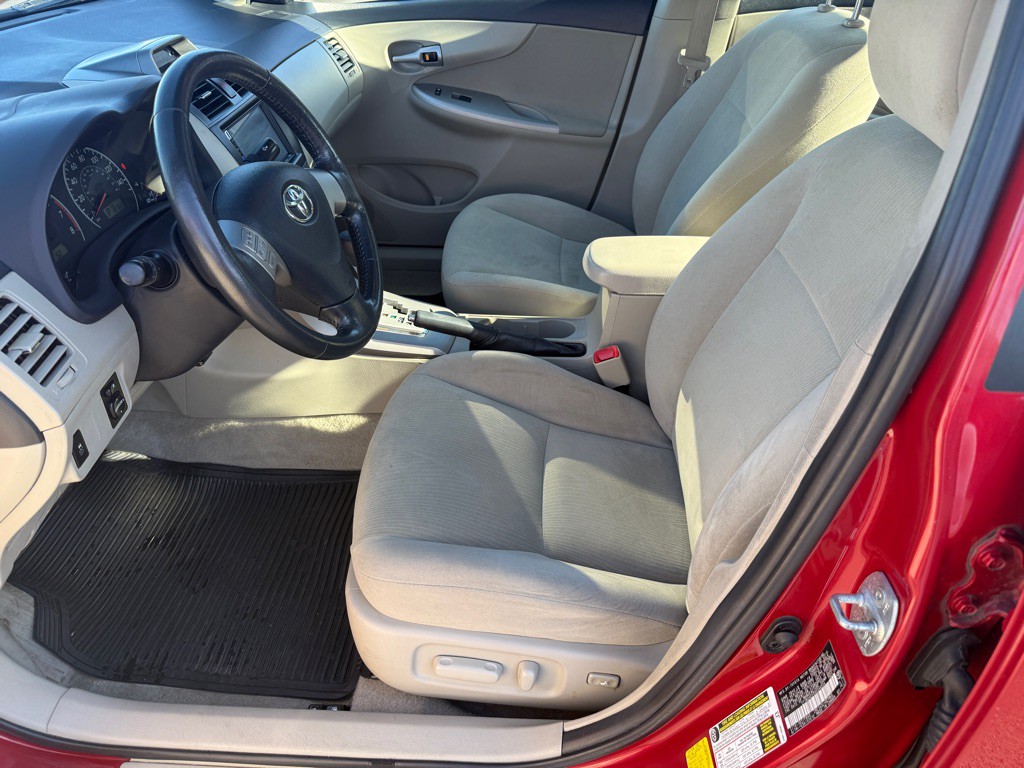 2013 Toyota Corolla Image 8