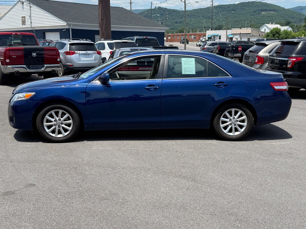 2011 Toyota Camry Image 2