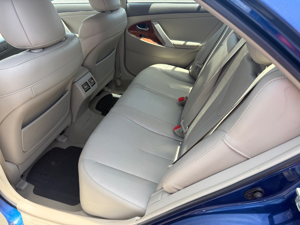 2011 Toyota Camry Image 9