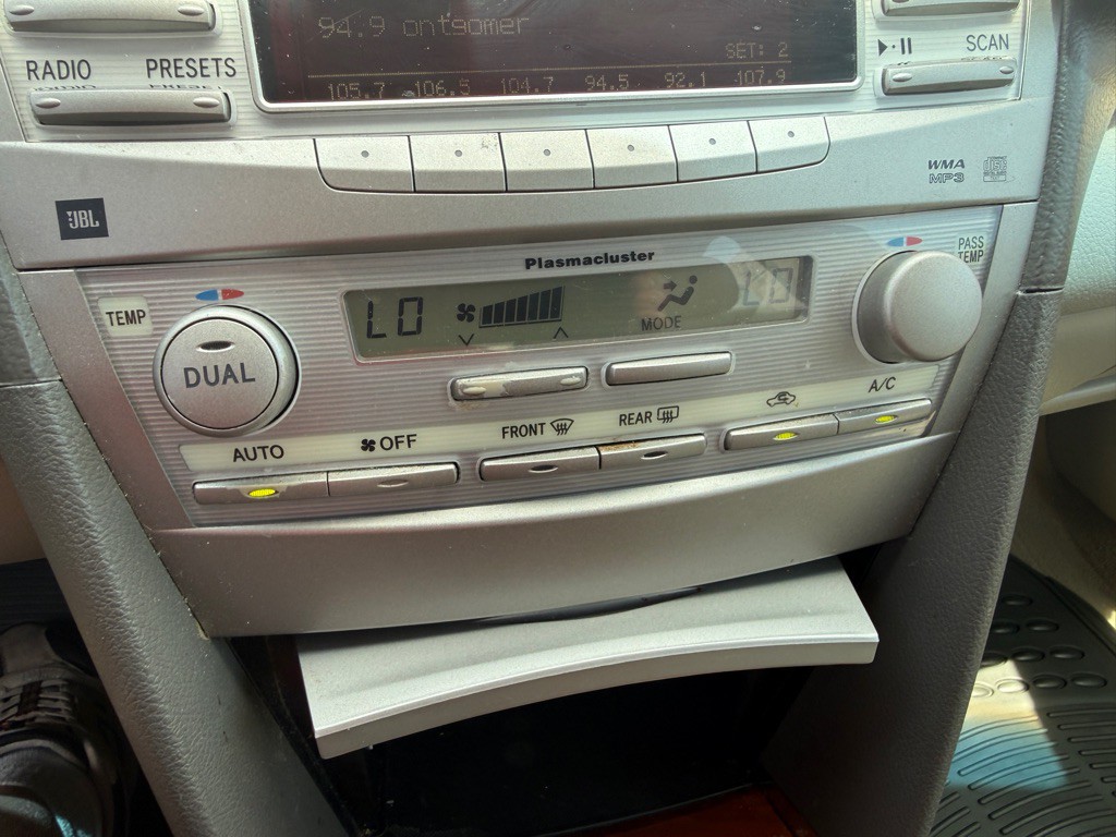 2011 Toyota Camry Image 14