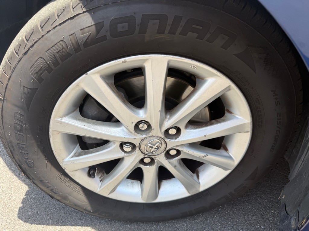 2011 Toyota Camry Image 24