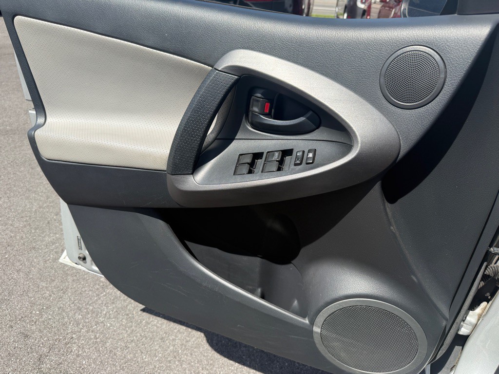 2012 Toyota Rav4 Image 23