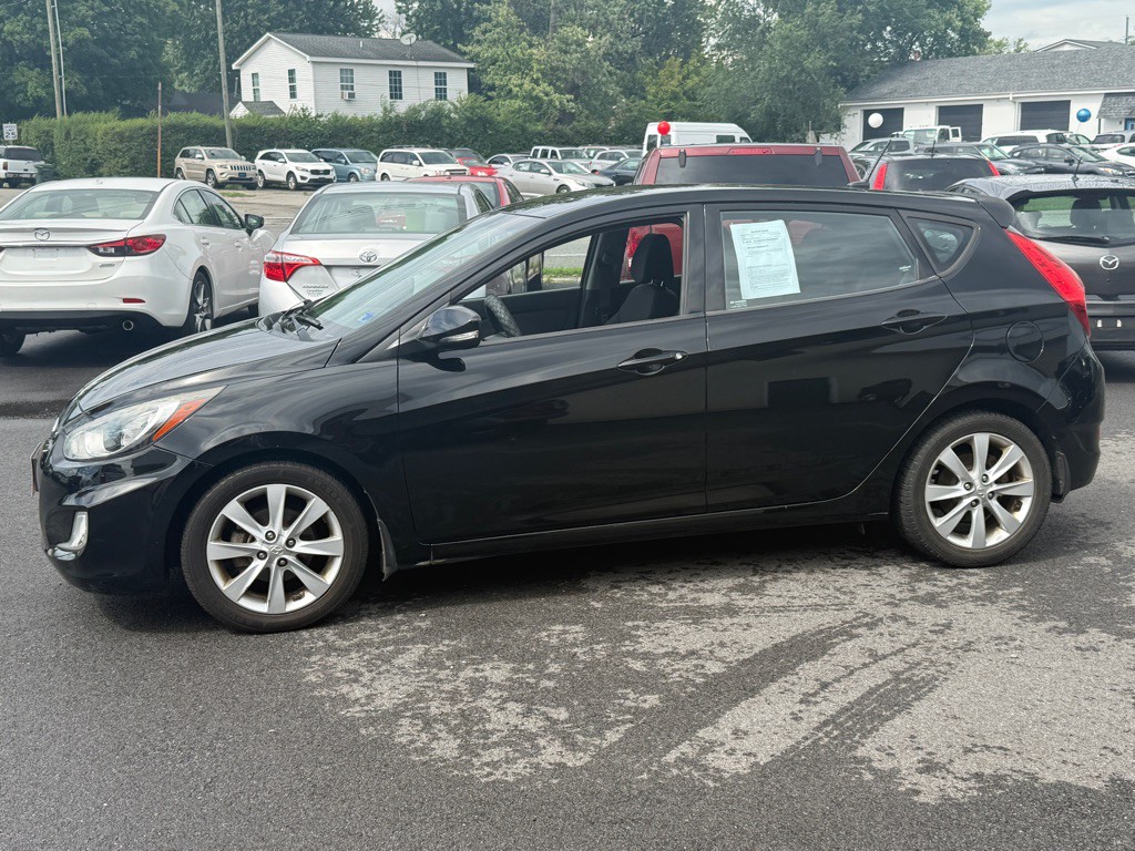 2013 Hyundai Accent Image 2