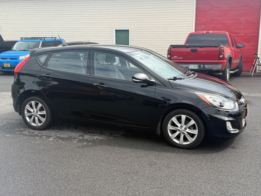 2013 Hyundai Accent Image 4