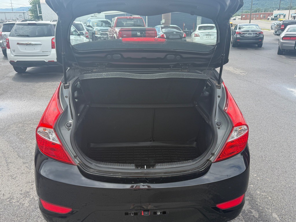 2013 Hyundai Accent Image 7