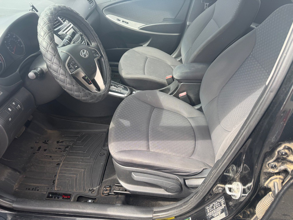 2013 Hyundai Accent Image 9