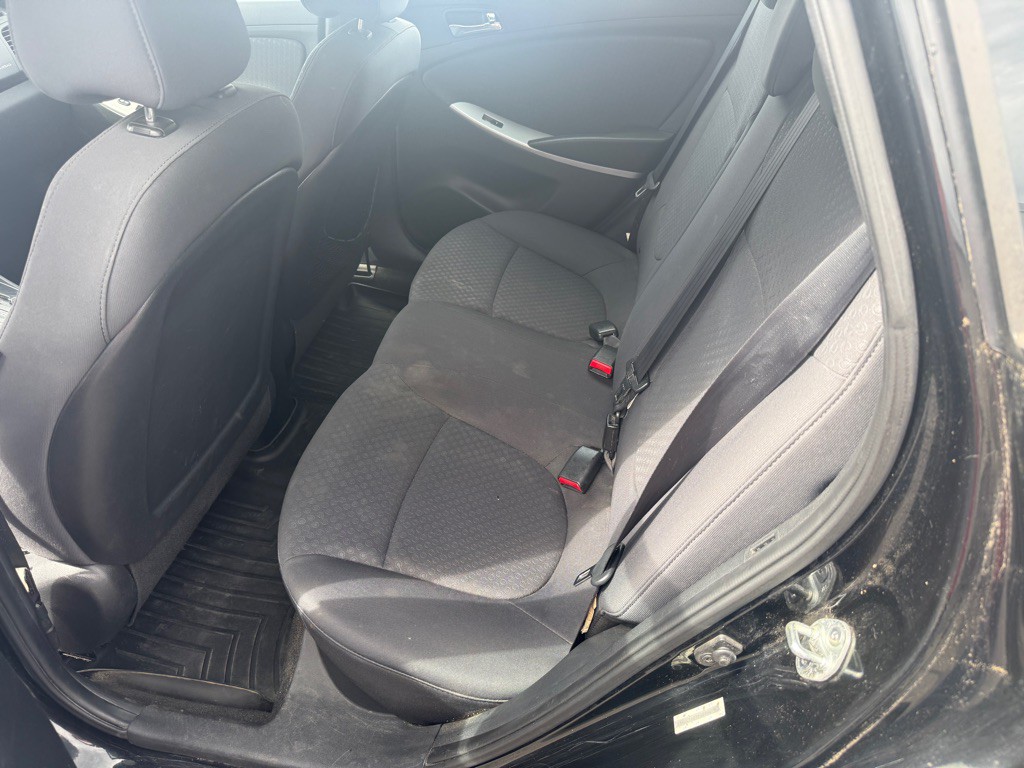 2013 Hyundai Accent Image 10