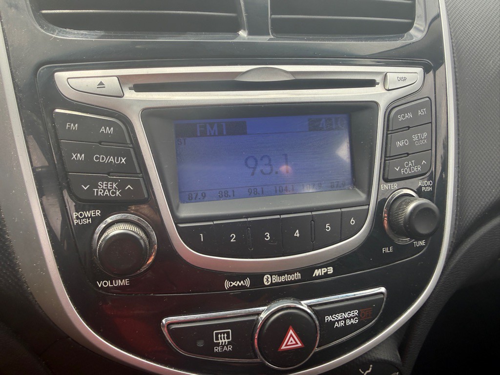 2013 Hyundai Accent Image 14