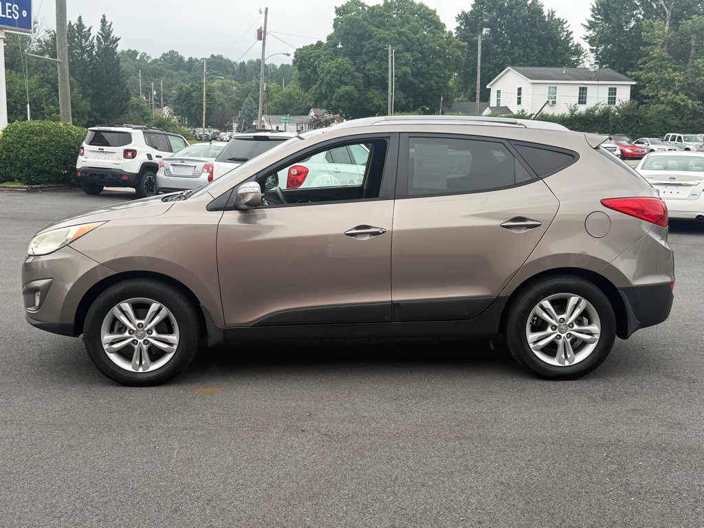 2013 Hyundai Tucson Image 2