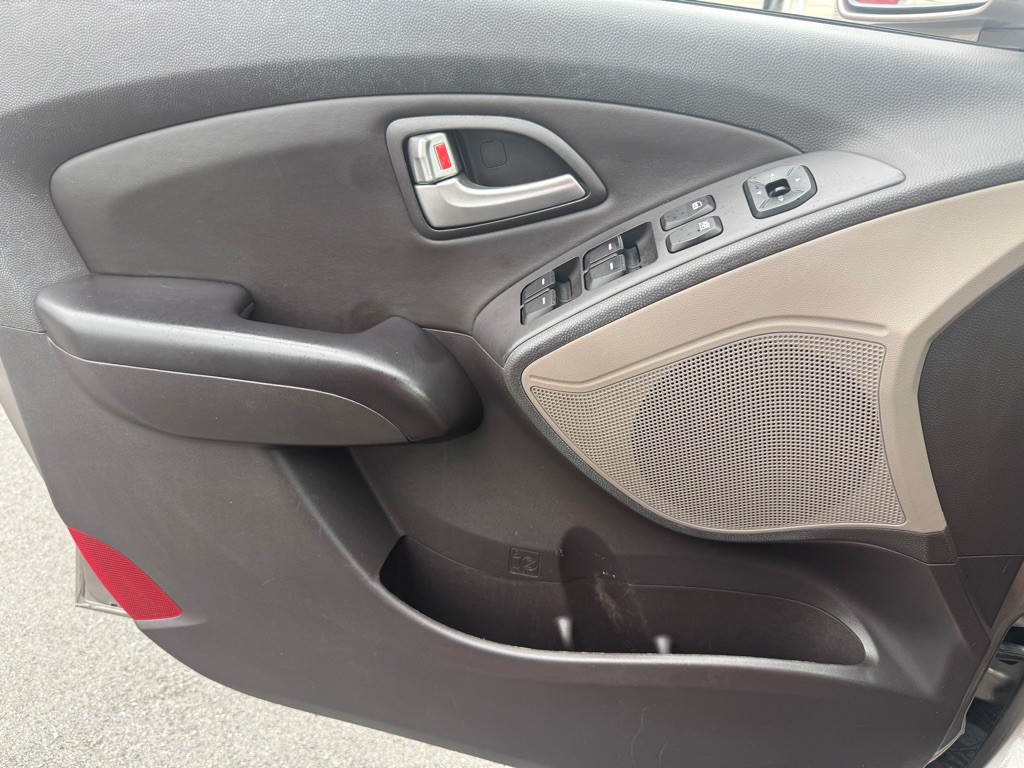 2013 Hyundai Tucson Image 23