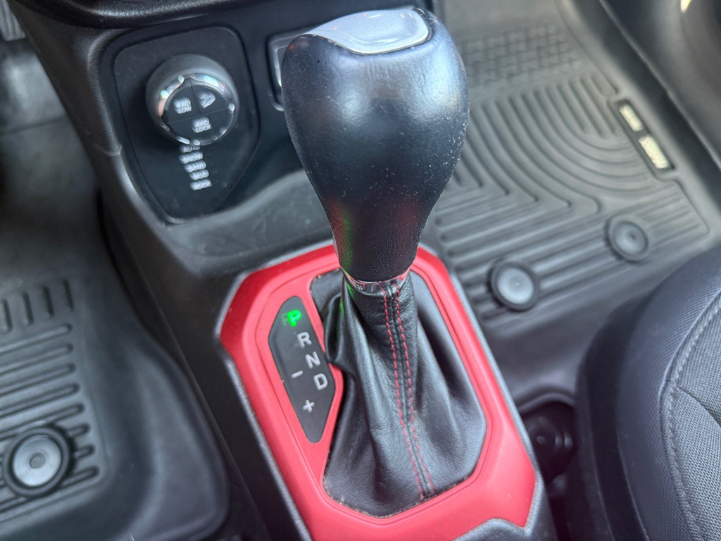 2016 Jeep Renegade Image 18