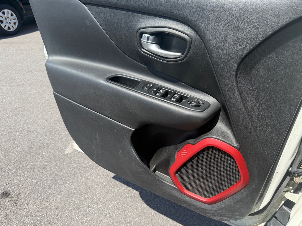 2016 Jeep Renegade Image 22