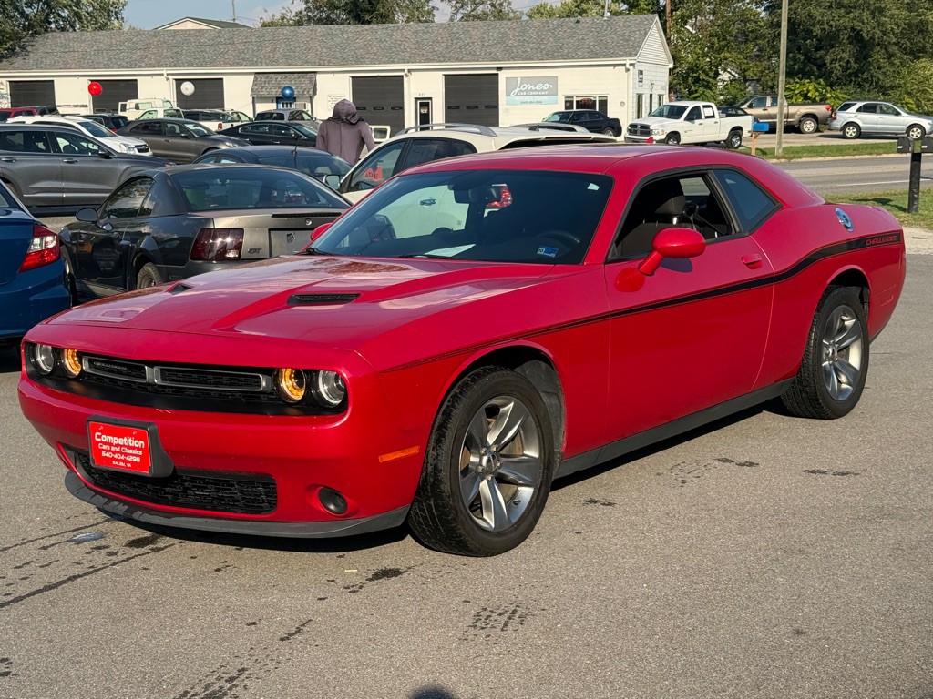 2016 Dodge Challenger Image 1