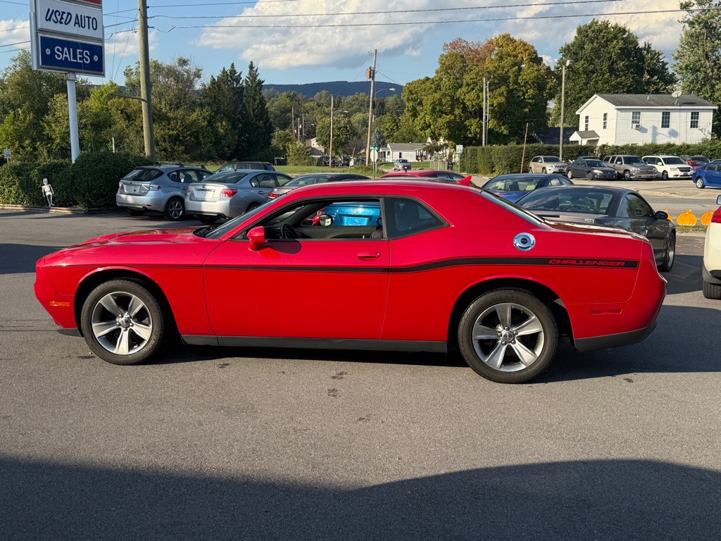 2016 Dodge Challenger Image 2