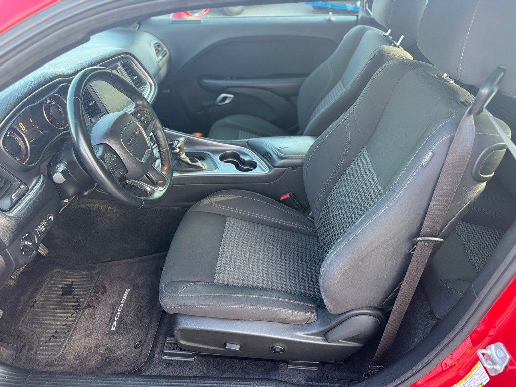 2016 Dodge Challenger Image 6