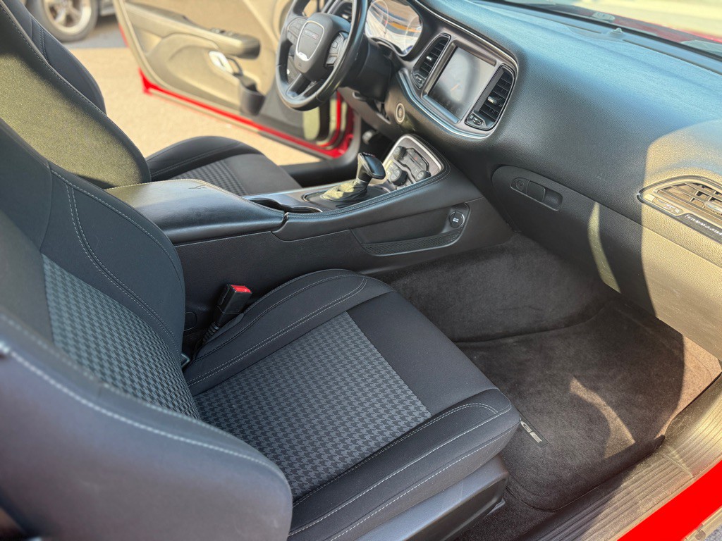 2016 Dodge Challenger Image 8