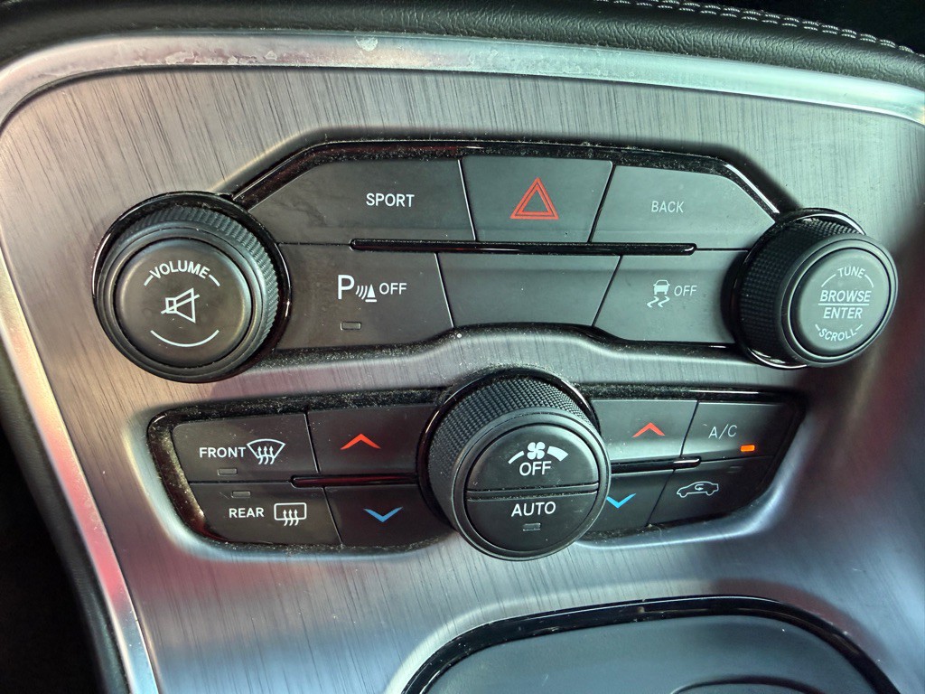 2016 Dodge Challenger Image 13