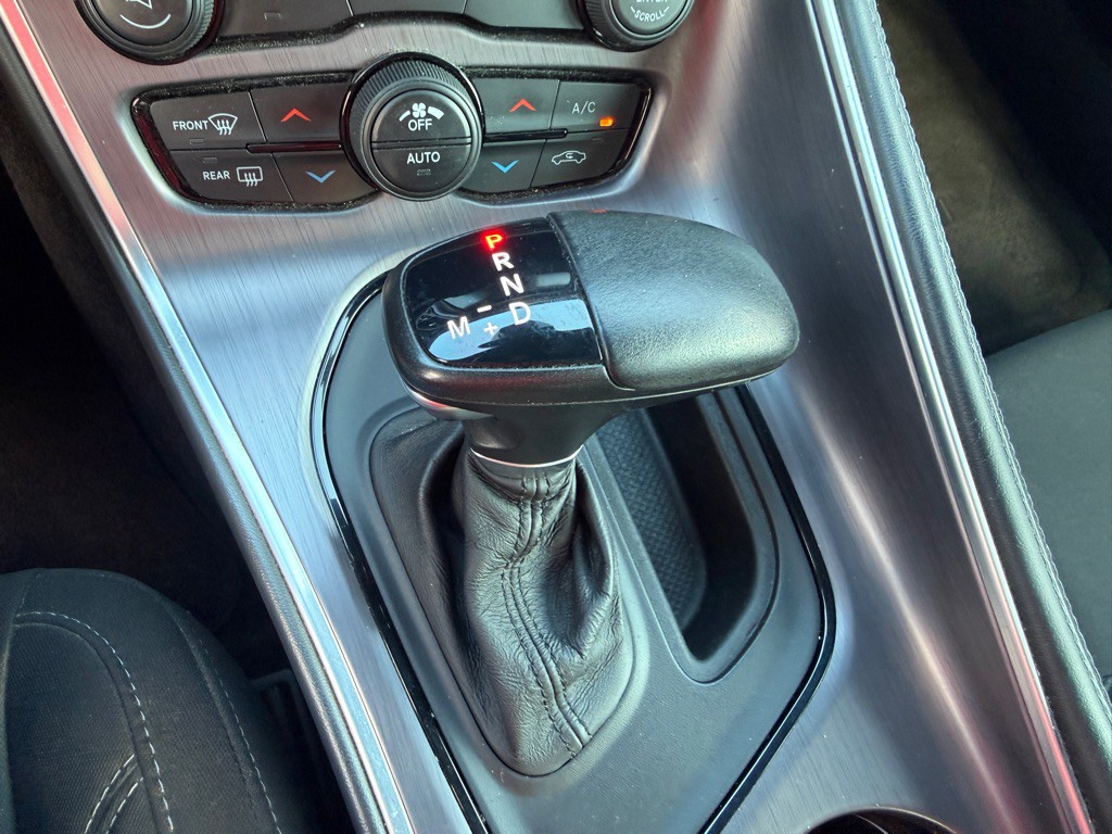 2016 Dodge Challenger Image 15