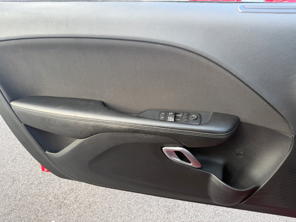 2016 Dodge Challenger Image 21