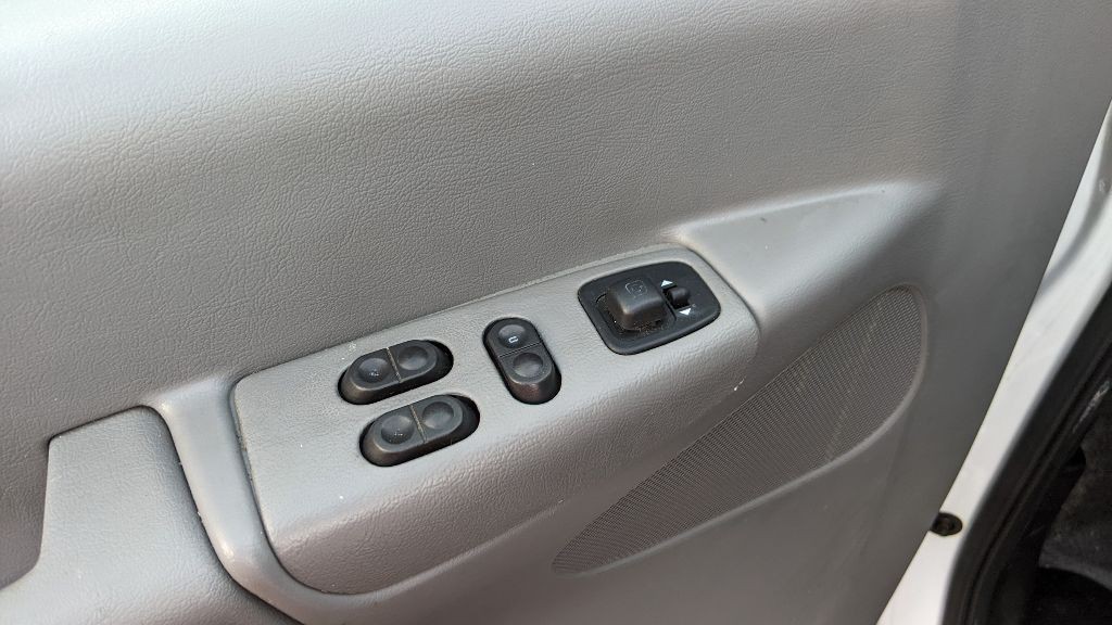 2008 Ford E-150 Image 11