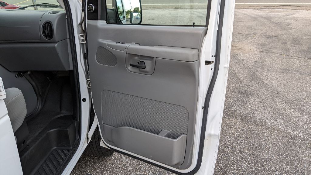 2008 Ford E-150 Image 18
